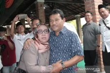 Kakak Beradik Saingan,...