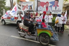 Tak Hanya Bagi Takjil,...