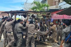 Puluhan Lapak Pedagang...