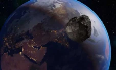 Asteroid Raksasa Berkecepatan...