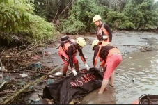 Nekad Melompat ke Sungai...