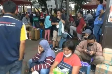 Bus Terjebak Macet Masuk...