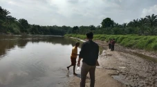 Berenang di Sungai Sosa,...