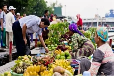 Hujan Cuan Tak Hanya...