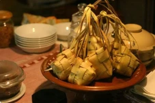 Tradisi Ketupat dan...