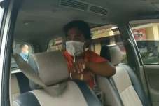Ingin Rebut Mobil Korban,...