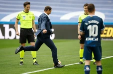 Lakukan Kick-Off Laga...