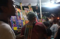 Kisah Penjual Petasan...