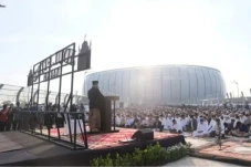 Bagikan Momen Salat...
