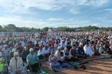 Ribuan Umat Muslim Kota...