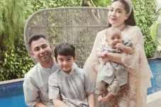 Outfit Kembar Raffi...