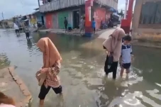 Banjir Rob Terjang Permukiman,...