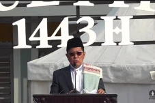 Profil KH Cholil Nafis,...