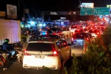 Jam 10 Malam Jalur Puncak...