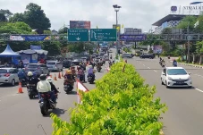 Lalu Lintas di Jalur...