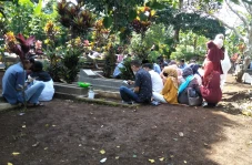 Hari Kedua Lebaran,...