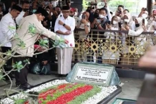 Lebaran ke Ponpes Tebuireng,...