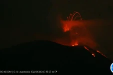 Gunung Ili Lewotolok...