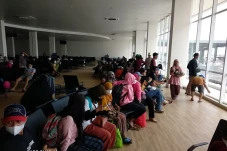 Tak Kebagian Tiket,...