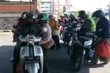 Arus Balik, Puluhan...