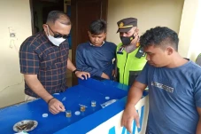 Polisi Lakukan Tes Urine...