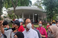 Ditemani Istri, Anies...