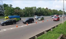 Ribuan Kendaraan Masuk...