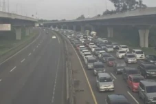Lonjakan Arus Balik,...