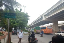 Kalimalang Macet Total,...