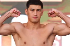 Dmitry Bivol Permalukan...