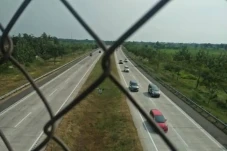 Siang ini, Arus Lalu...