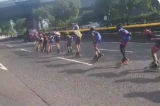 Viral Rombongan Sepatu...