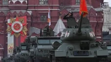 Rusia Rayakan Kemenangan...
