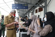 Tinjau Stasiun Semarang...