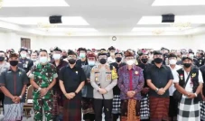 Sinergi Polisi dan Pecalang...