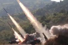 Kamis Sore, Korea Utara...