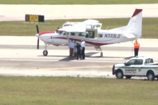 Pilot Jatuh Sakit, Penumpang...