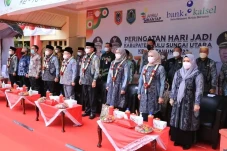 Tarian Tradisional Warnai...