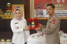Bupati Winarti Sambut...