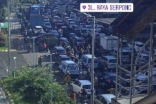 Jalan Raya Serpong Macet...