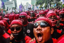 May Day, 150 Buruh di...