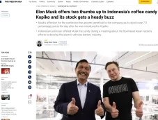 Aksi Elon Musk Nikmati...