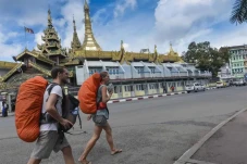 Junta Myanmar Buka Kembali...