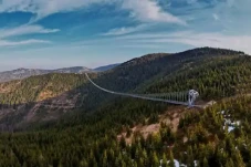 Viral! Sky Bridge 721,...
