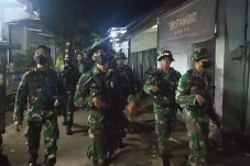 Dini Hari Pasukan TNI...