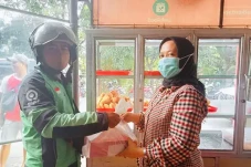 Manfaatkan Layanan GoFood,...