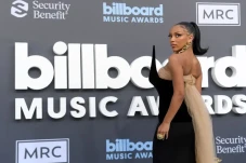 Doja Cat Tampil Seksi...