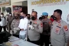 Cirikan Rumah Kosong,...