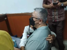 Peluk sang Kakak Sebelum...