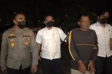 Brutal! Paman dan 2...